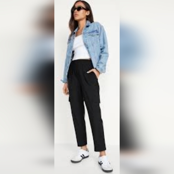 Old Navy Pants - Old Navy sleektech cargo ankle pants